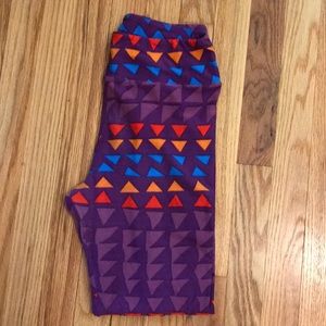 EUC LuLaRoe OS leggings. Triangles!